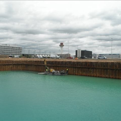 Frankfurt, Fraport: Regenrückhaltebecken